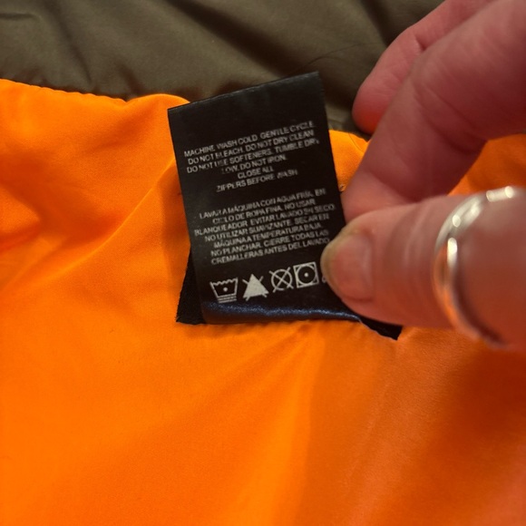 3M Thinsulate Black Insulated Jacket. Worn once or twice EUC see ALL pics 4 flaw - Picture 8 of 16